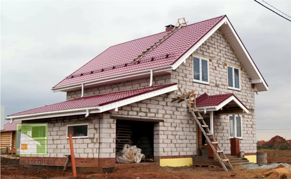 Строительство домов из пеноблоков в 2025: от выбора материала до приемки объекта