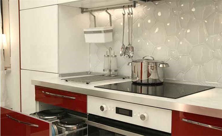 Чем заменить плитку на кухонном фартуке в 2025: полный гид по выбору