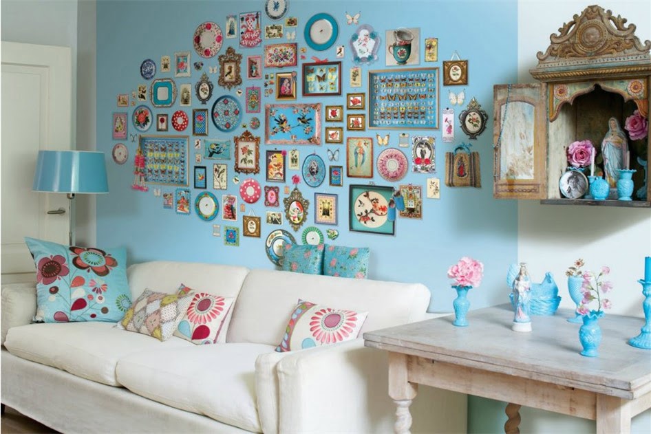 Как оформить стену над диваном: 30 проверенных решений + тренды 2025