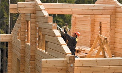 Строительство дома из бруса: технологии, подрядчики и проверка качества в 2025