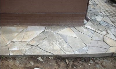 Каменная отмостка вокруг дома: как выбрать материал и сделать без ошибок в 2025