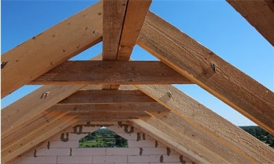 Висячая стропильная система для двускатной крыши: что нужно знать в 2025 году