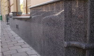 Гранитный цоколь 2025: от выбора до ухода за обшивкой