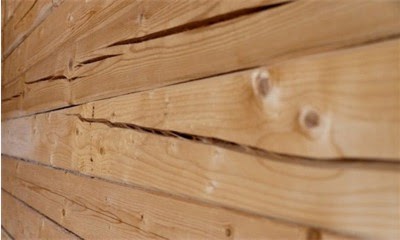 Как спасти брус от трещин: практические решения на 2025 год