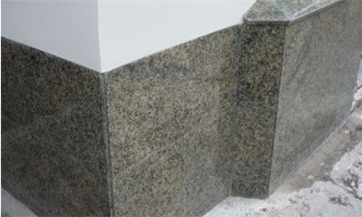 Мраморный цоколь 2025: как выбрать материал и правильно сделать отделку