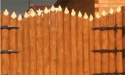 Бревенчатый забор 2025: от выбора древесины до установки и ухода