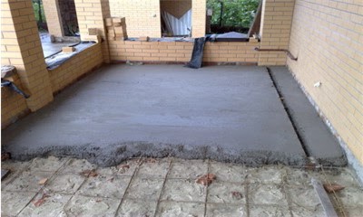 Технология устройства бетонного пола в частном доме: от выбора смеси до финишнойотделки