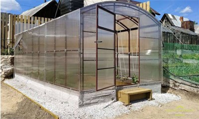 Какой фундамент для теплицы из поликарбоната выбрать в 2025: разбор всехвариантов