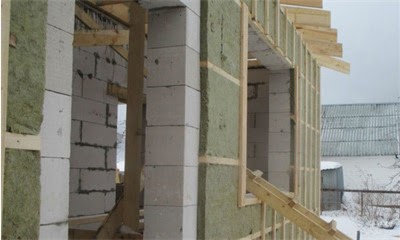 Как правильно утеплить газобетон в 2025: выбор материалов и инструкции монтажа