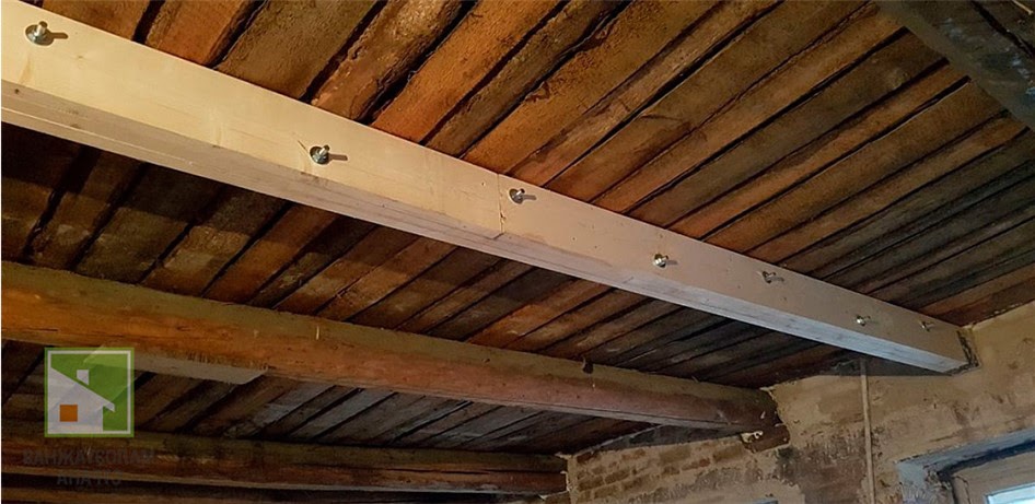 Почему прогибаются деревянные балки в 2025 и как это исправить без замены