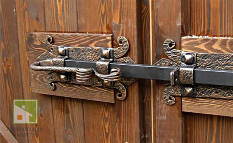 Как выбрать и установить надежный засов для металлических ворот: гайд 2025